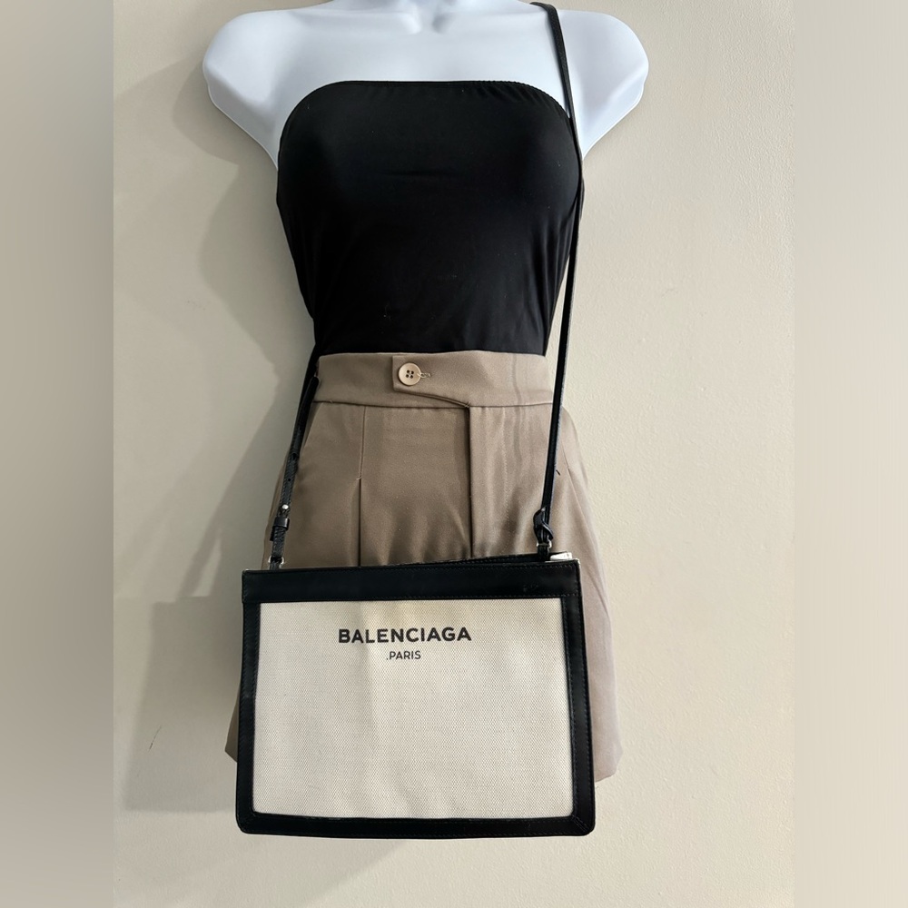 💯 Authentic Balenciaga sling bag